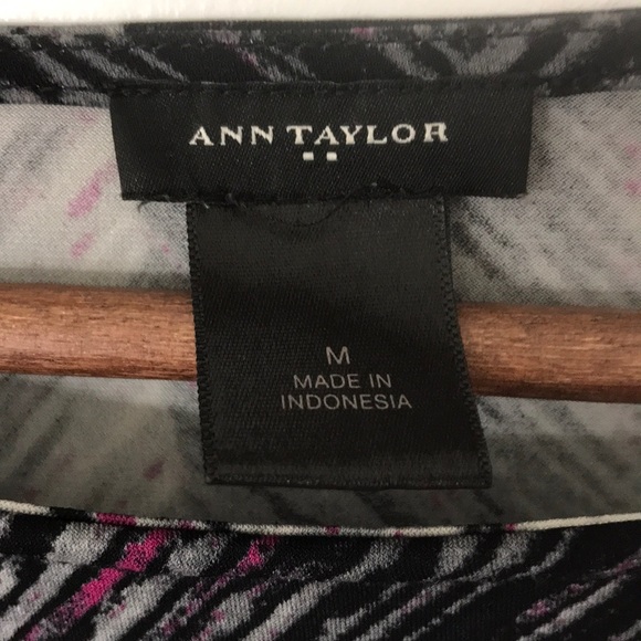 Beautiful wrap around Ann Taylor dress - Picture 3 of 8